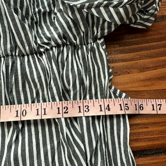 Cotton Bleu Women's Gray Vertical Striped Blouse Tie Front Size Medium - Picture 6 of 7